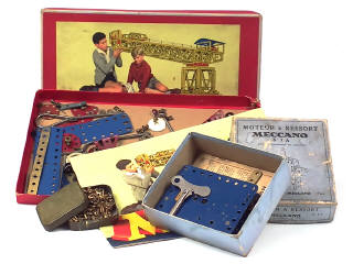 Lot 247 - MECCANO (FRANCE) (2)