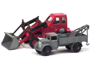 Lot 561 - DINKY TOYS (GB) (2)