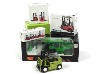 Lot 139 - DIVERS (5)