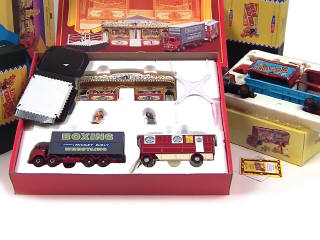 Lot 244 - CORGI TOYS (GB) (6)