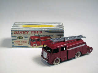 Lot 242 - DINKY TOYS FRANCE (1)