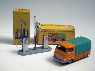 Lot 245 - DINKY TOYS FRANCE (2)