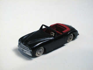 Lot 255 - DINKY TOYS (FRANCE) (1)
