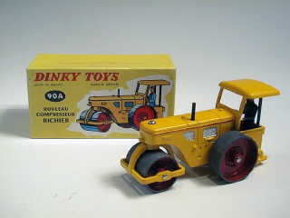 Lot 249 - DINKY TOYS FRANCE (1)