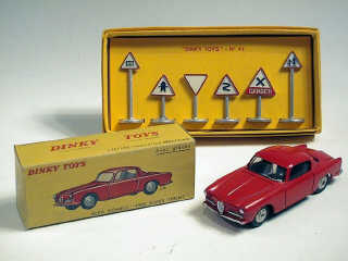 Lot 259 - DINKY TOYS FRANCE (2)