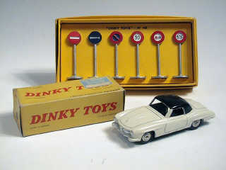 Lot 260 - DINKY TOYS (FRANCE) (2)