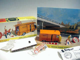 Lot 287 - DINKY TOYS FRANCE (1)