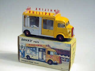 Lot 292 - DINKY TOYS FRANCE (1)