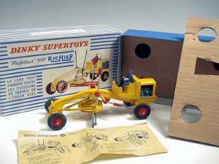 Lot 301 - DINKY TOYS FRANCE (1)