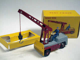Lot 306 - DINKY TOYS (FRANCE) (1)