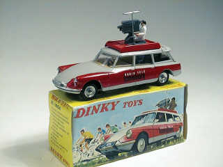 Lot 327 - DINKY TOYS (FRANCE) (1)