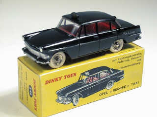 Lot 334 - DINKY TOYS FRANCE (1)