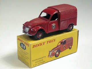 Lot 337 - DINKY TOYS FRANCE (1)