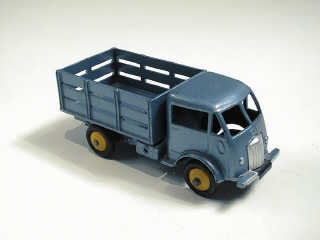 Lot 383 - DINKY TOYS FRANCE (1)