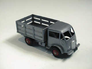 Lot 384 - DINKY TOYS FRANCE (1)