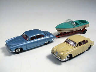Lot 640 - DINKY TOYS (GB) (3)