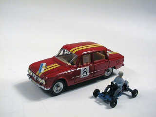 Lot 663 - DINKY TOYS FRANCE (2)