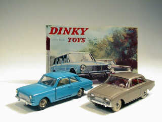 Lot 678 - DINKY TOYS (FRANCE) (3)
