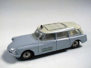 Lot 688 - DINKY TOYS (FRANCE) (1)