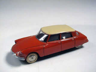 Lot 689 - DINKY TOYS (FRANCE) (1)