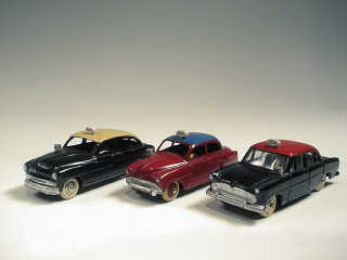 Lot 694 - DINKY TOYS (FRANCE) (3)