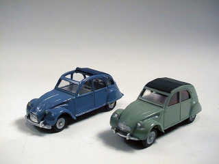 Lot 699 - DINKY TOYS FRANCE (2)