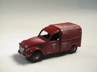 Lot 706 - DINKY TOYS FRANCE (1)