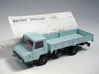 Lot 713 - DINKY TOYS FRANCE (1)