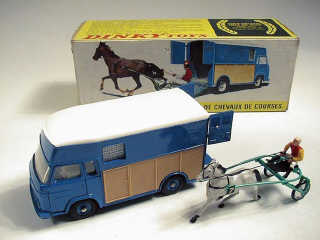 Lot 728 - DINKY TOYS FRANCE (1)