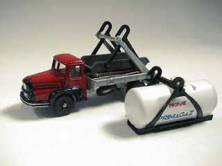 Lot 729 - DINKY TOYS FRANCE (1)