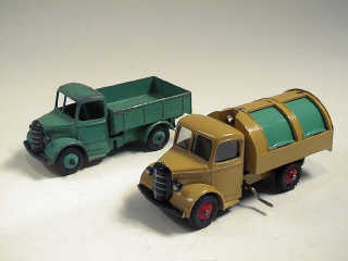 Lot 647 - DINKY TOYS (GB) (2)