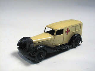 Lot 372 - DINKY TOYS GB (1)