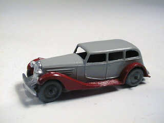 Lot 376 - DINKY TOYS (FRANCE) (1)