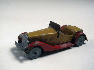 Lot 377 - DINKY TOYS (FRANCE) (1)