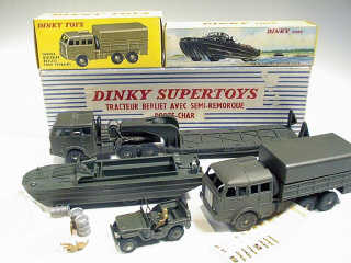 Lot 492 - DINKY TOYS (FRANCE) (4)