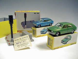 Lot 500 - DINKY TOYS FRANCE (3)