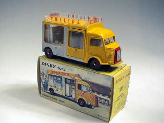 Lot 525 - DINKY TOYS FRANCE (1)