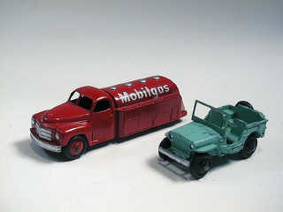 Lot 535 - DINKY TOYS (GB) (2)