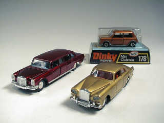 Lot 557 - DINKY TOYS (GB) (3)