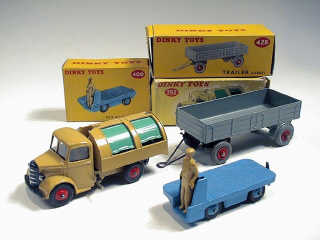 Lot 562 - DINKY TOYS (GB) (3)