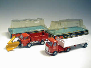 Lot 585 - DINKY TOYS (GB) (2)