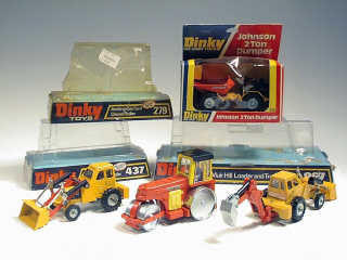Lot 587 - DINKY TOYS (GB) (4)