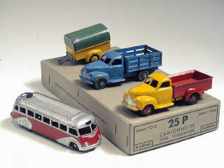 Lot 494 - DINKY TOYS (FRANCE) (5)