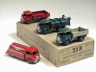 Lot 495 - DINKY TOYS (FRANCE) (5)