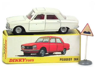 Lot 708 - DINKY TOYS (FRANCE) (1)