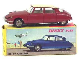 Lot 632 - DINKY TOYS (FRANCE) (1)