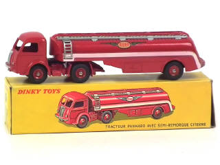Lot 751 - DINKY TOYS (FRANCE) (1)