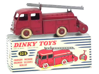Lot 724 - DINKY TOYS (FRANCE) (1)