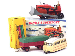 Lot 834 - DINKY TOYS (FRANCE) (3)