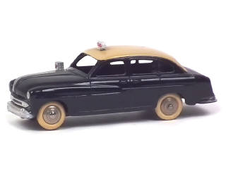 Lot 590 - DINKY TOYS (FRANCE) (1)